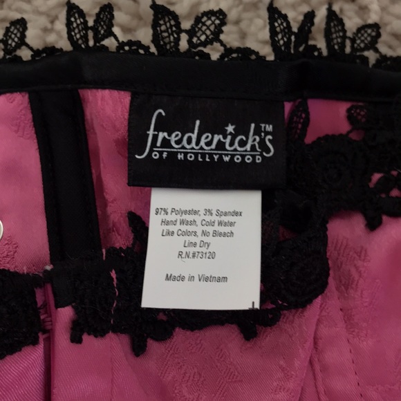Pink and black laced corset - Picture 8 of 9